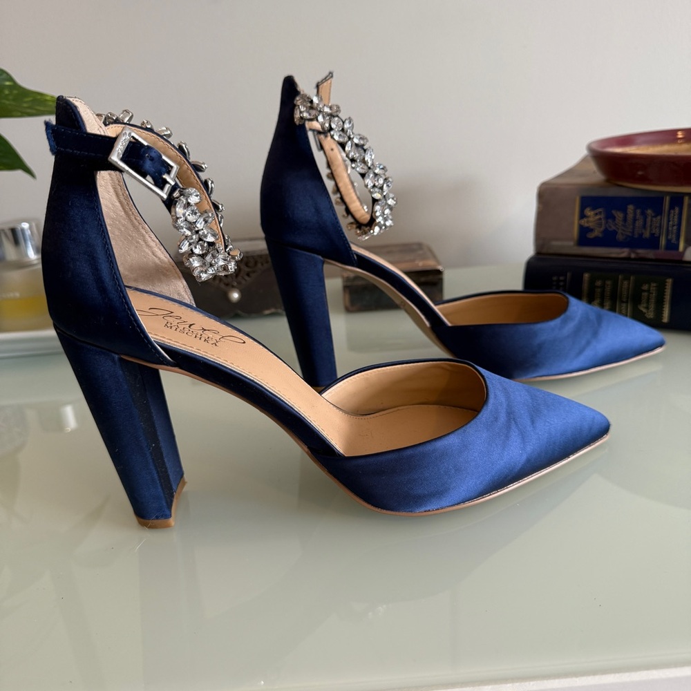 Jewel Badgley Mischka Ollie Pointed Toe Ankle Strap Pump - Picture 2 of 8